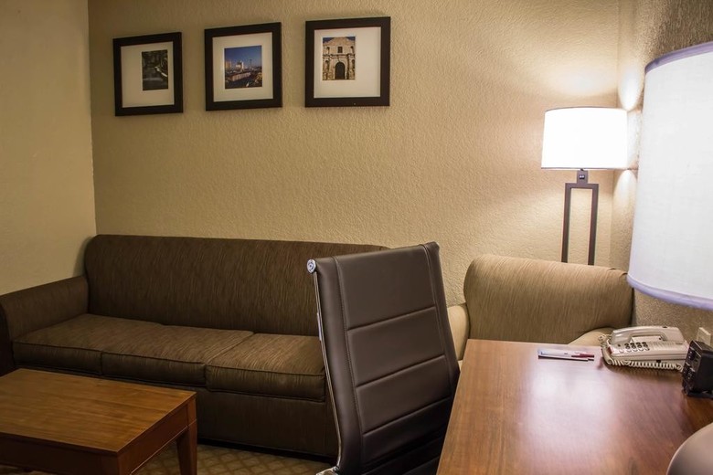 Hotel Comfort Suites Near Seaworld