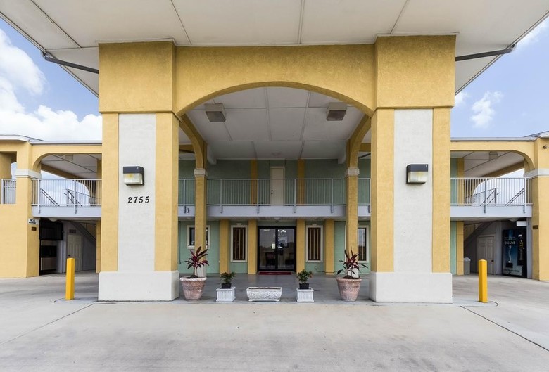 Hotel Econo Lodge Inn & Suites Coliseum
