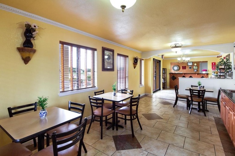 Hotel Econo Lodge Inn & Suites Coliseum