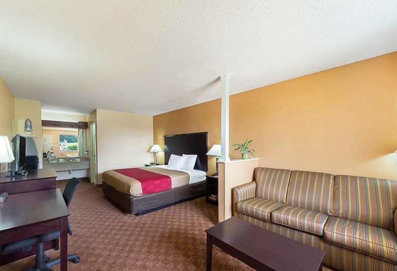 Hotel Econo Lodge Inn & Suites Coliseum