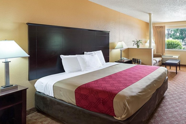 Hotel Econo Lodge Inn & Suites Coliseum