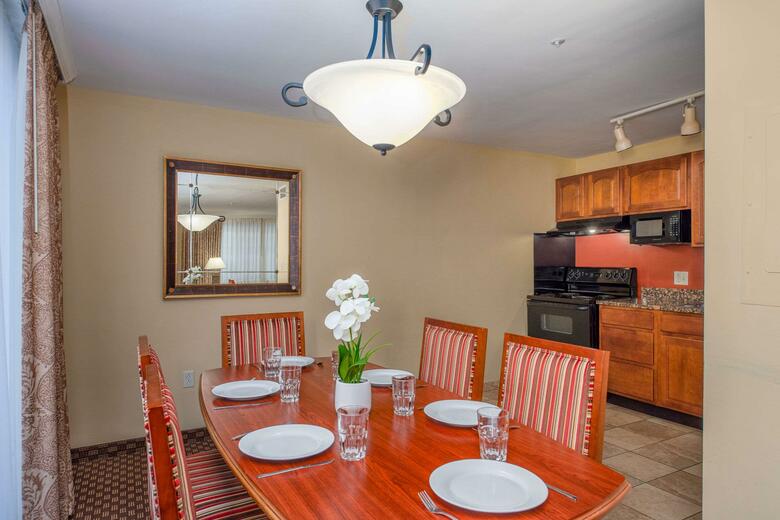 Clarion Collection Hotel Arlington Court Suites