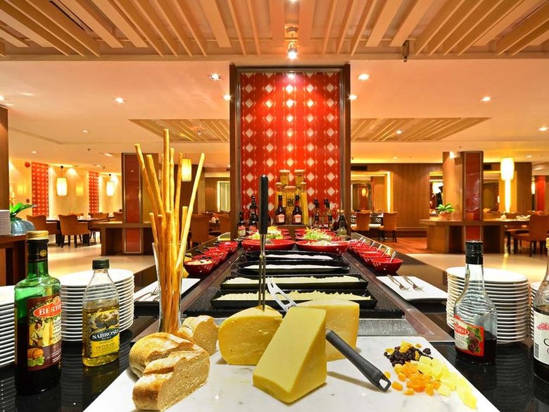 Hotel Courtyard By Marriott Phuket At Patong Beach