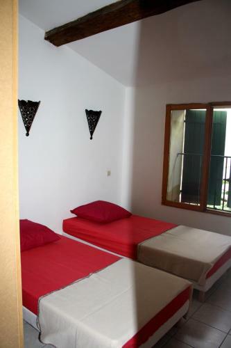 Mas De Bellegou Bed And Breakfast
