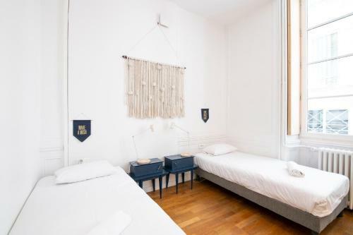 Away Hostel & Coffee Shop