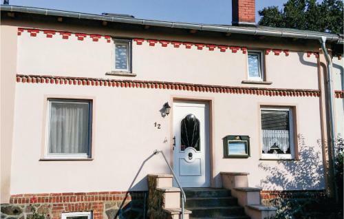 Three-bedroom Holiday Home In Gohren-lebbin Ot U.