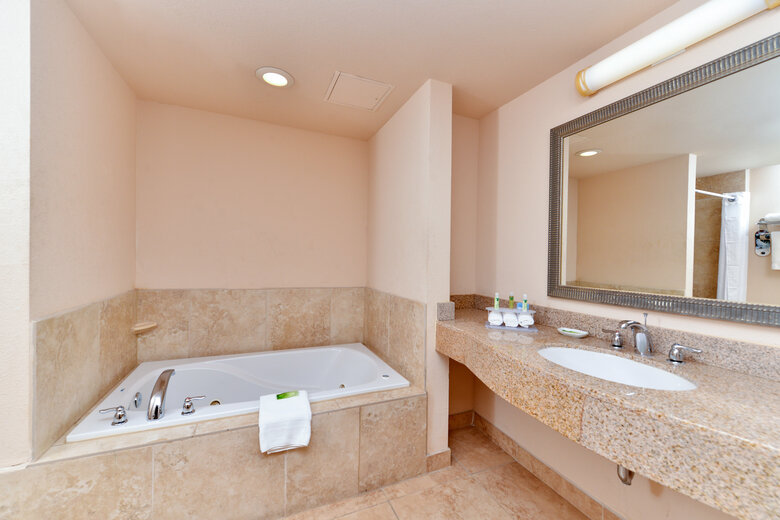 Holiday Inn Express Hotel & Suites Albuquerque Historic Old Town