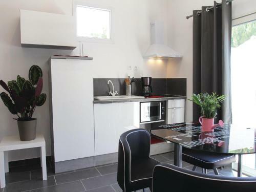 One-bedroom Holiday Home In Montfavet