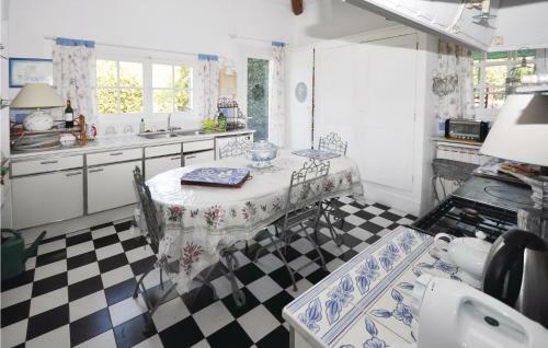 Eight-bedroom Holiday Home In Plascassier