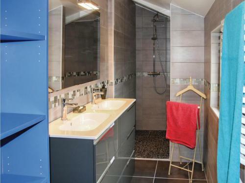 Four-bedroom Holiday Home In Viviers