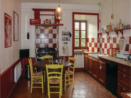 Four-bedroom Holiday Home In Viviers