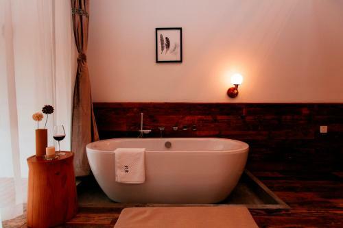 Black Jewels Inn