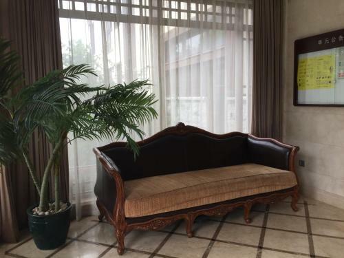 Taihu Lake King Apartment