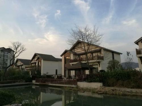 Taihu Lake King Apartment