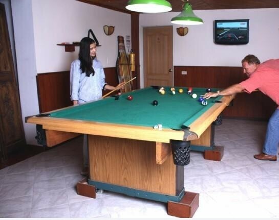 Charlies Place Hotel