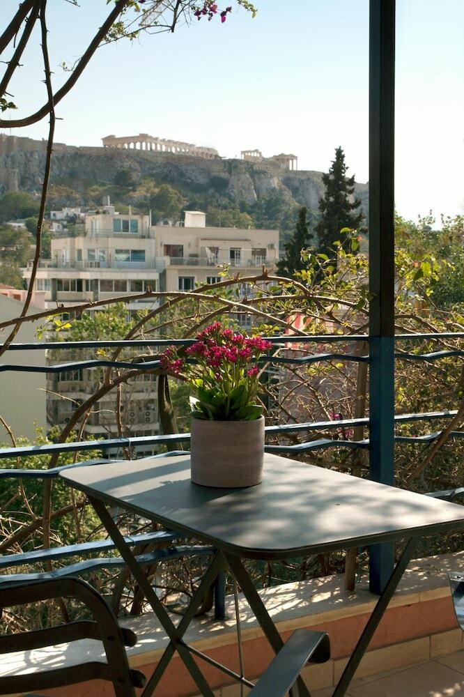 Metropolis Hotel
