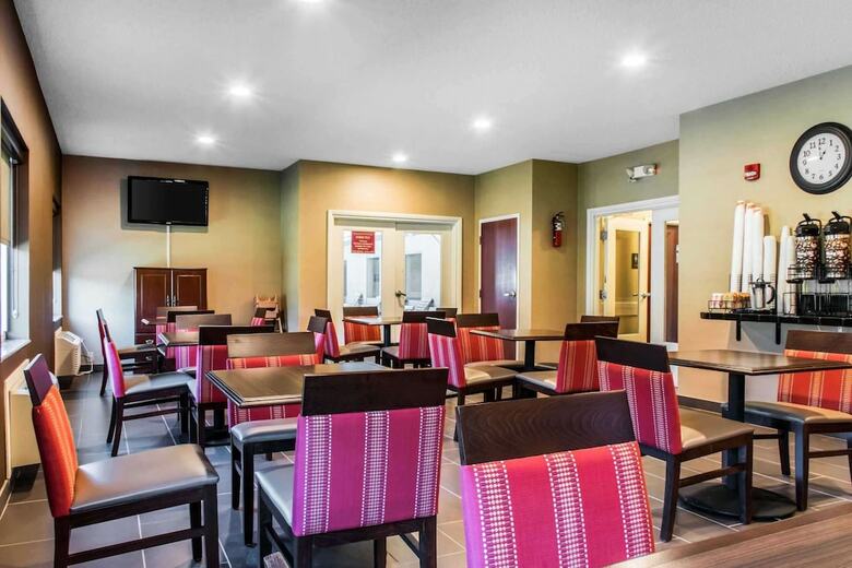Hotel Quality Inn  And  Suites Conference Center