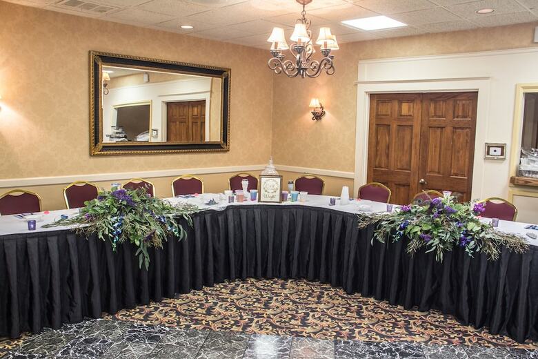 Hotel Quality Inn  And  Suites Conference Center
