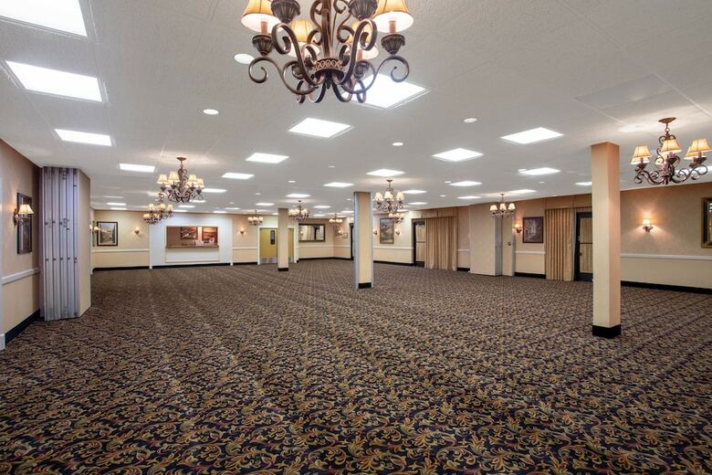 Hotel Quality Inn  And  Suites Conference Center