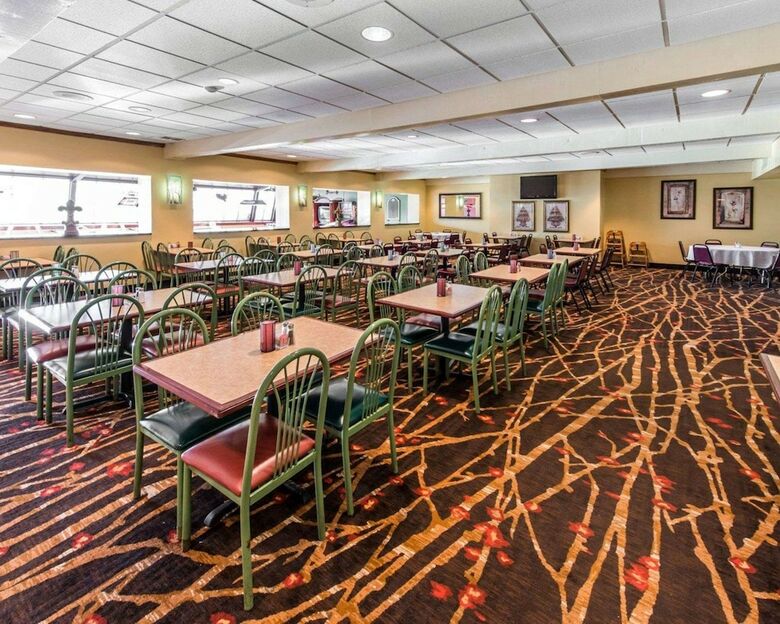 Hotel Quality Inn  And  Suites Conference Center