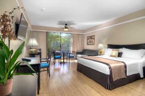 Dinah's Garden Hotel & Trader Vic's