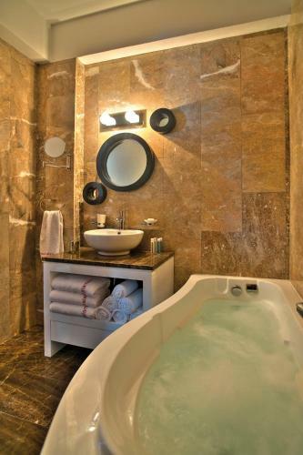 Louis Althea Kalamies Luxury Villas
