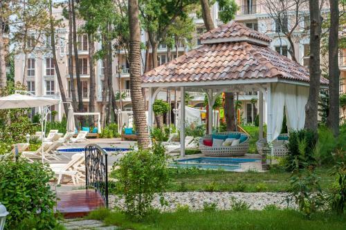 Venera & Anastasia Palace Apartments