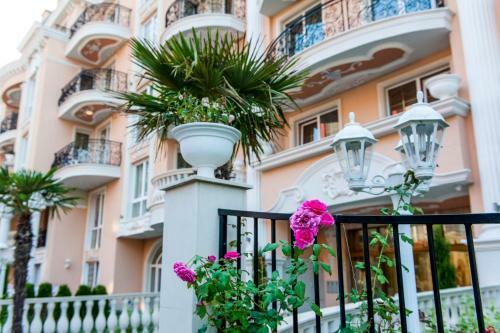 Venera & Anastasia Palace Apartments