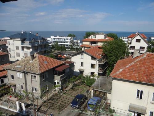 Hostal Guest House Lazur