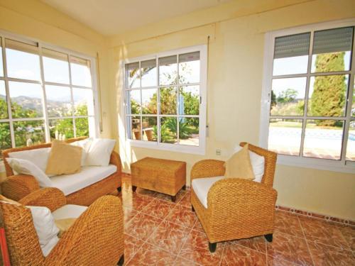 Four-bedroom Holiday Home Coin With A Fireplace 07