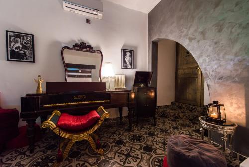 Hostal Backstage Boutique Townhouse