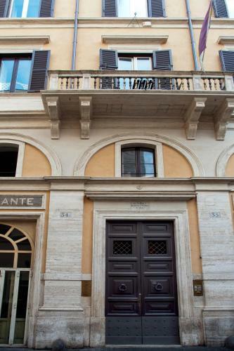 Hostal La Mongolfiera Rooms In Navona