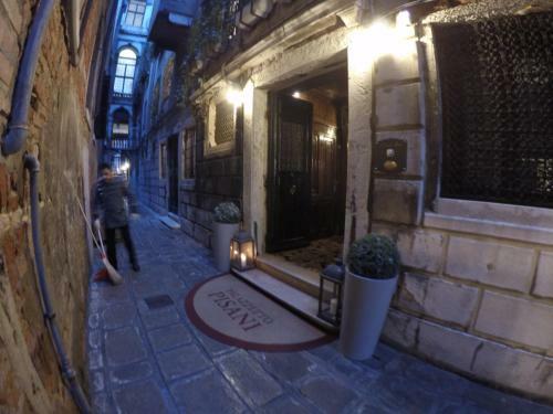 Hostal Palazzetto Pisani Grand Canal