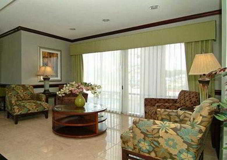 Hotel Comfort Suites