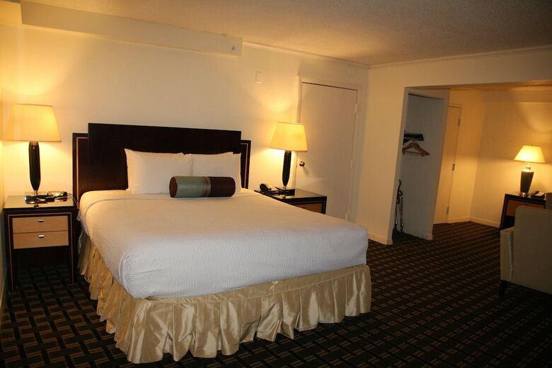 Bedford Plaza Hotel