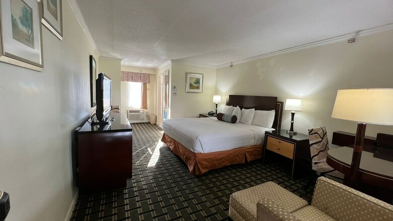 Bedford Plaza Hotel