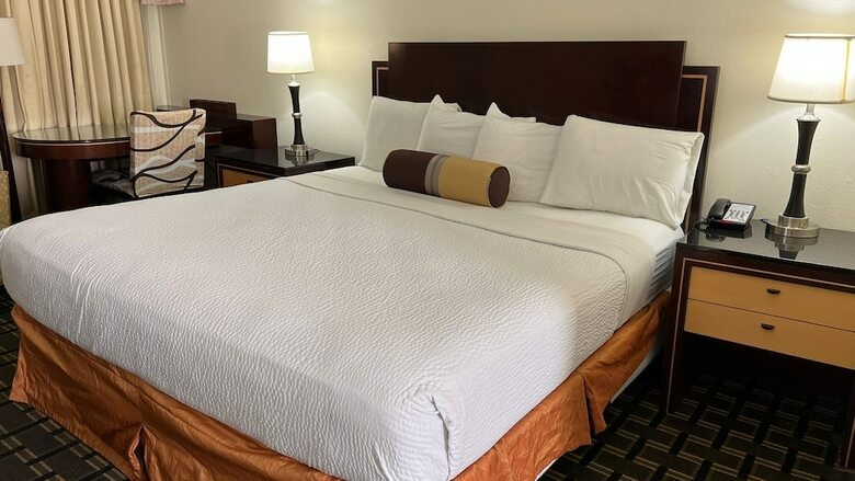 Bedford Plaza Hotel
