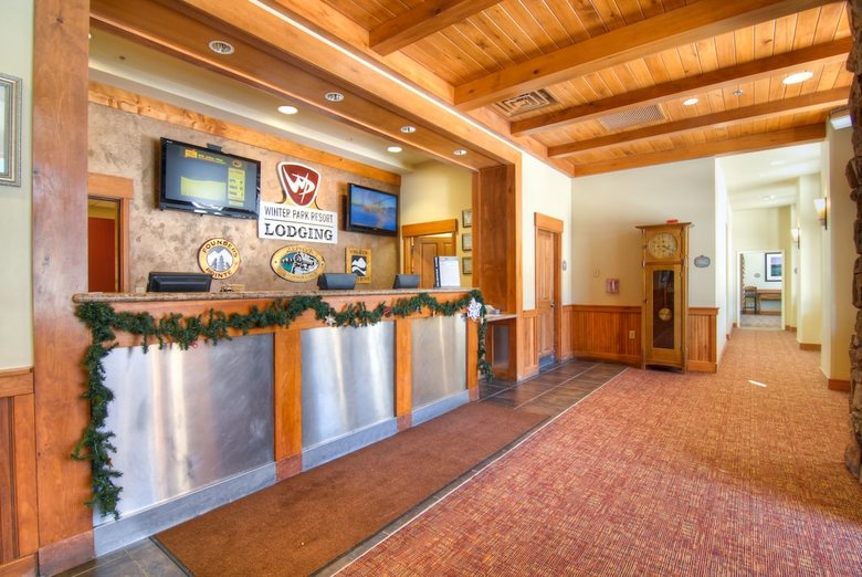 Hotel Zephyr Mountain Lodge