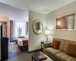 Hotel *hawthorn Suites*