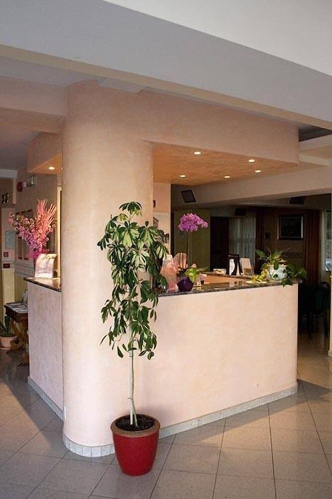Hotel Monica