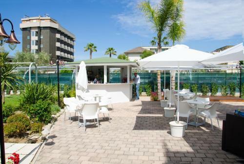 Almaluna Hotel & Resort