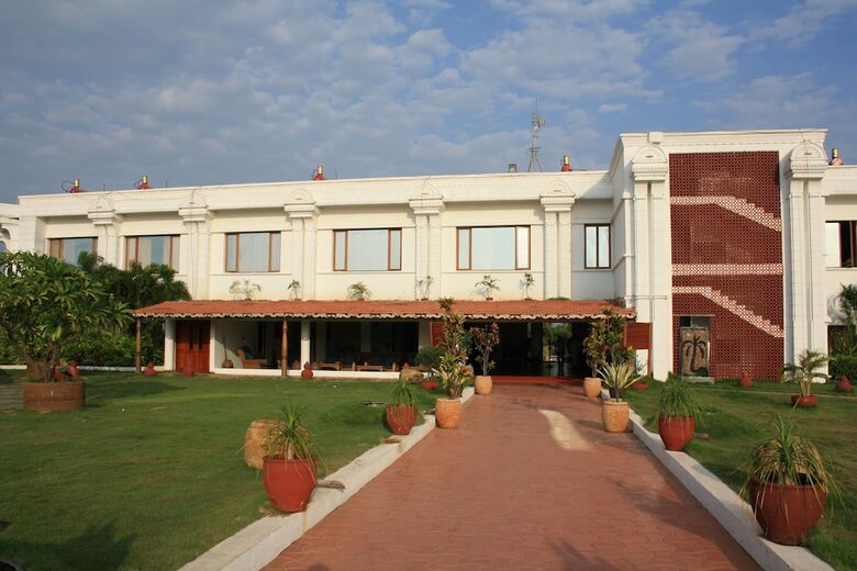 Hotel Chariot Beach Resort