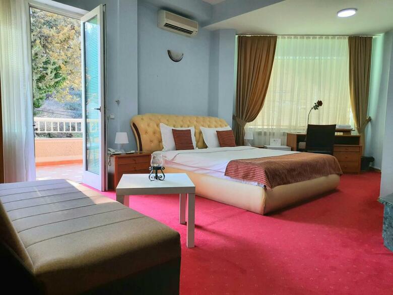 Aristocrat Palace Hotel