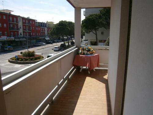 Two-bedroom Apartment Bibione Near River