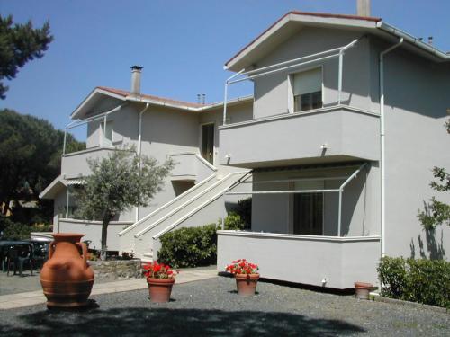 Hostal Affittacamere Floramare