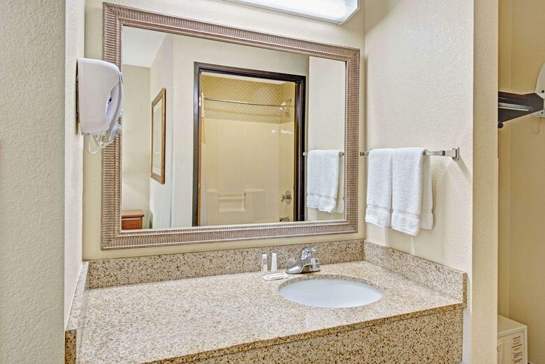 Hotel Baymont Inn And Suites Indianapolis