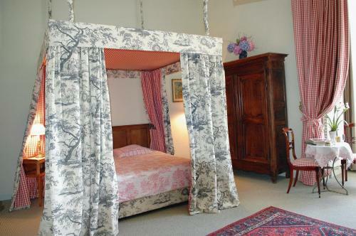 Hostal Ch�teau Royal De Saint Saturnin - Chateaux Et Hotels Collection