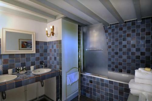 Hostal Ch�teau Royal De Saint Saturnin - Chateaux Et Hotels Collection