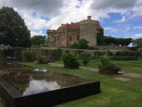 Hostal Ch�teau Royal De Saint Saturnin - Chateaux Et Hotels Collection