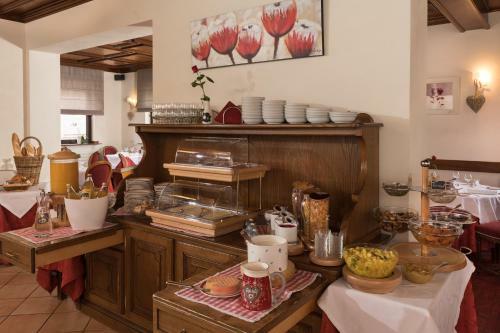 Hotel Logis Hostellerie Motel Au Bois Le Sire